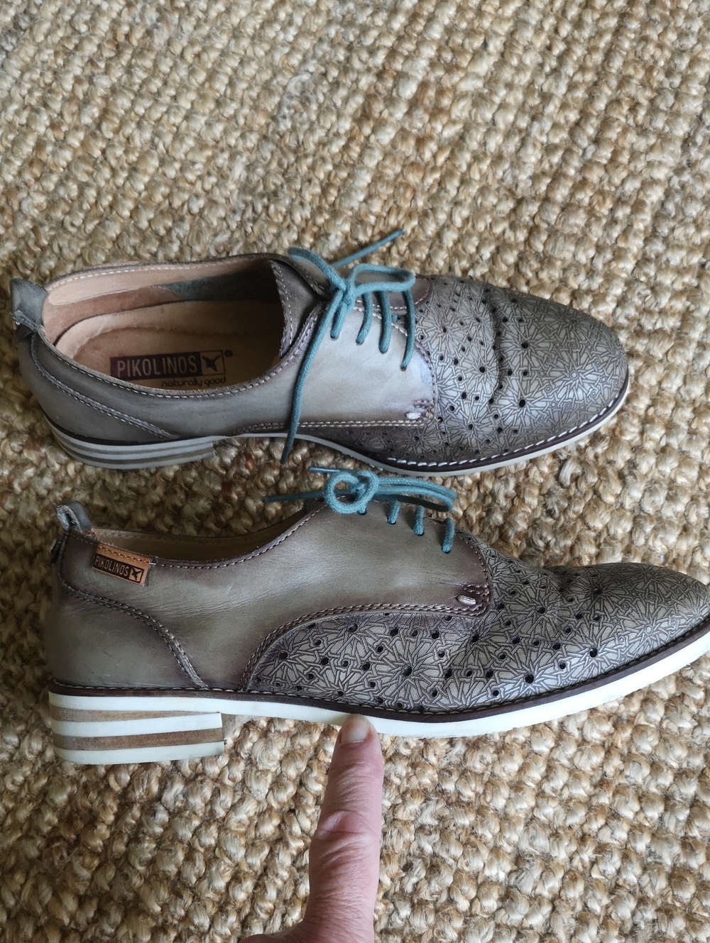 Funky Pikolinos perforated leather laced shoes